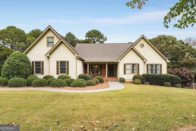 view of front of home featuring a front lawn