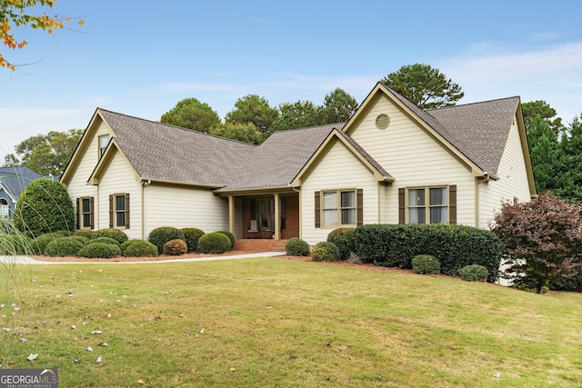 view of front of home with a front lawn