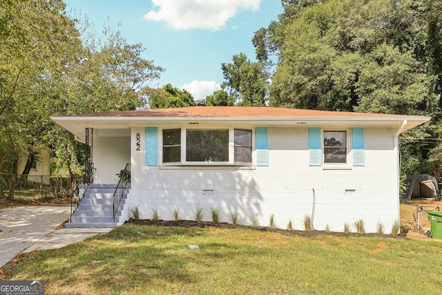 view of front of house with a front lawn