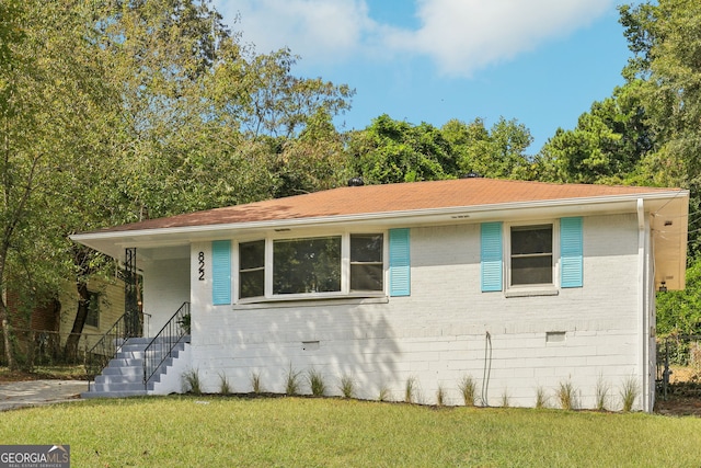 view of front facade with a front yard