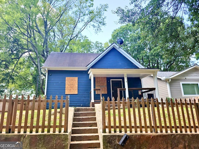 view of front facade with a fenced front yard and a porch