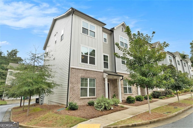 Listing photo 2 for 1624 Venture Point Way, Decatur GA 30032