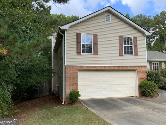 view of front facade with a garage