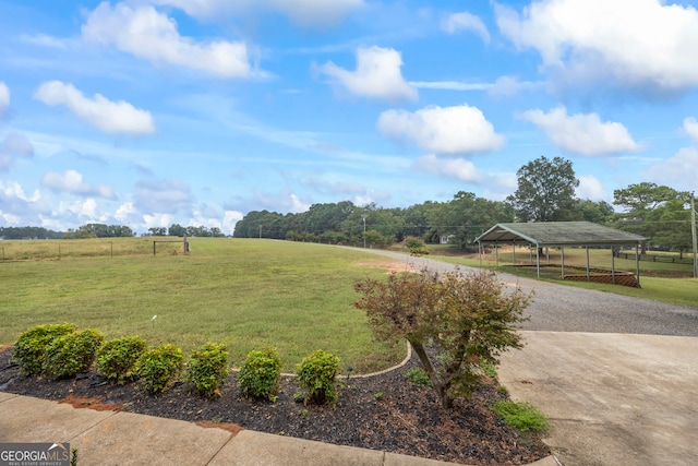 view of yard featuring a rural view