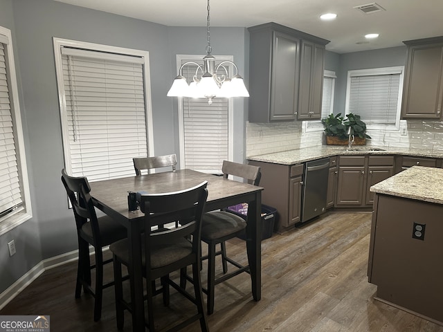 dining room featuring dark hardwood / wood-style flooring, a chandelier, and sink