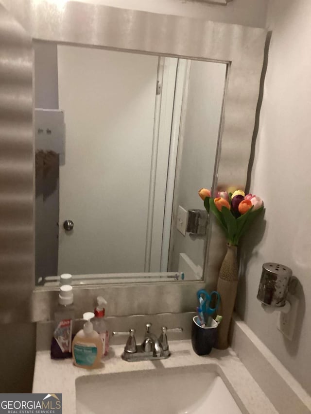 bathroom featuring sink