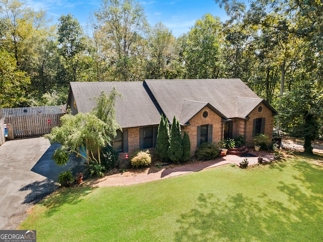 view of front of house with a front yard