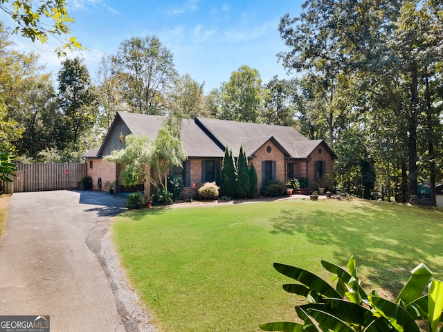 single story home featuring a front yard