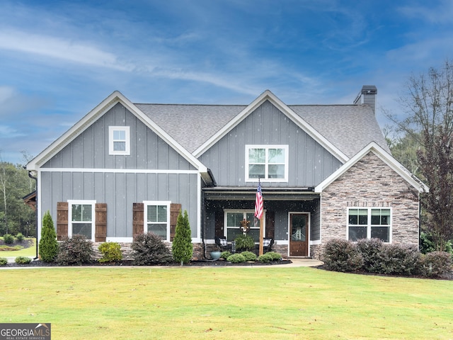 craftsman house featuring a front yard