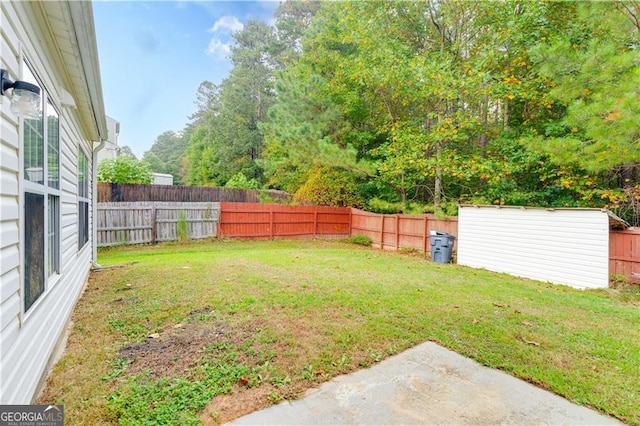 view of yard with a shed