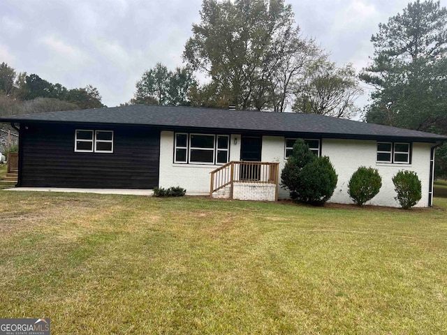 ranch-style home with a front yard