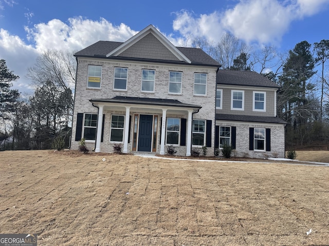 view of front facade featuring a front lawn