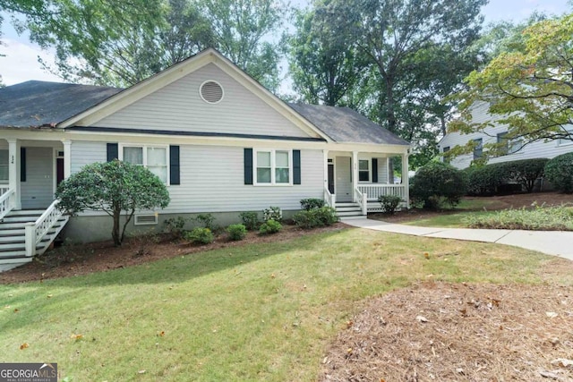 view of front of property featuring a front yard and covered porch