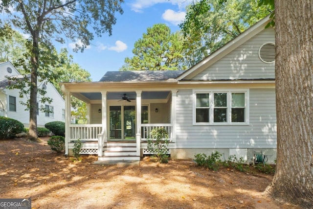 view of front facade featuring ceiling fan and a porch