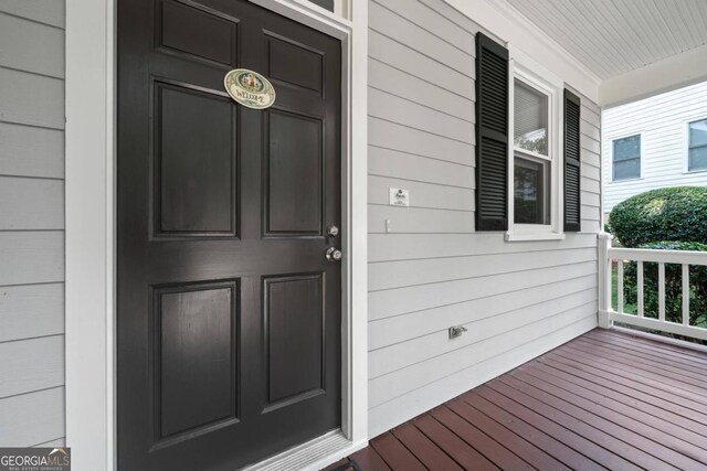 entrance to property with covered porch