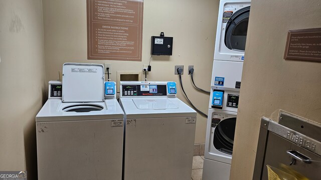 clothes washing area featuring washing machine and dryer