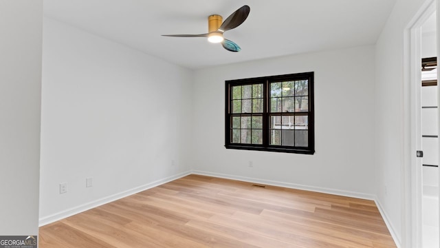 empty room featuring light wood-type flooring and ceiling fan