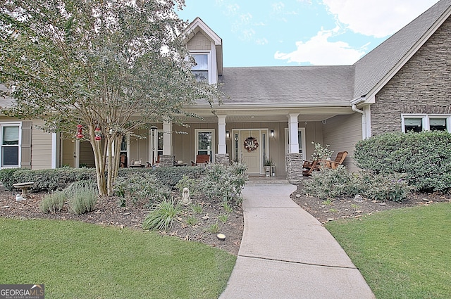 view of front of house with a front lawn and covered porch