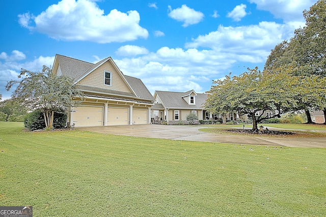 view of front of property featuring a front yard and a garage