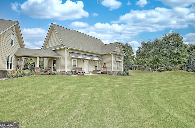 view of front facade featuring a front yard