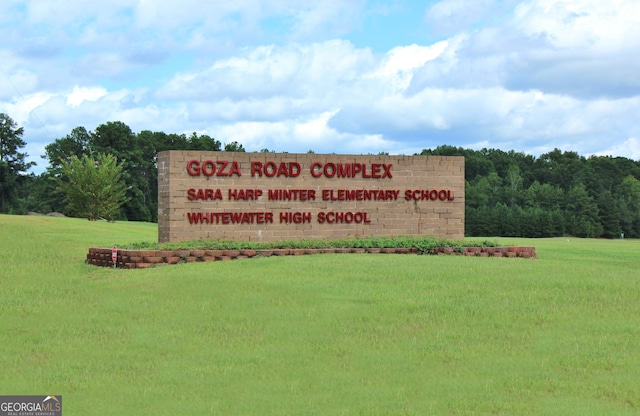 community sign featuring a lawn