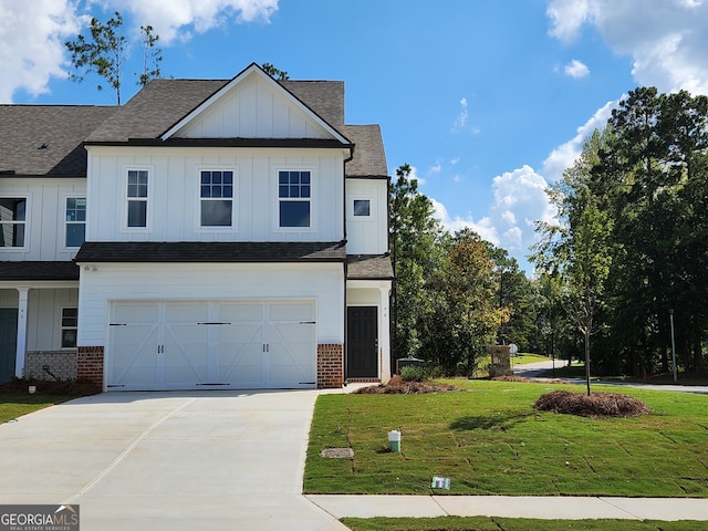 view of front facade featuring a garage and a front yard