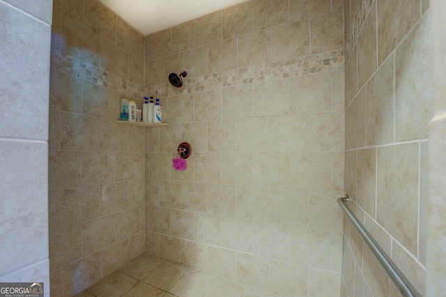 bathroom featuring a tile shower