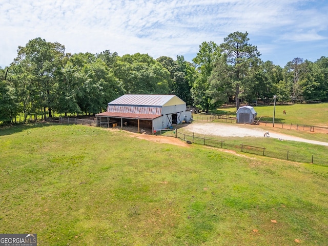 view of yard with a rural view and an outbuilding