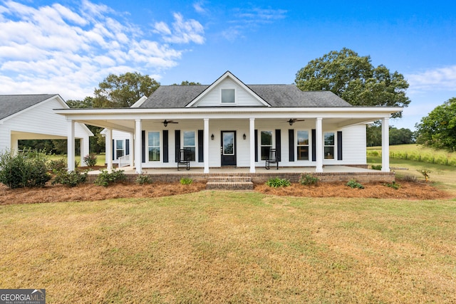 view of front of house featuring a front lawn, ceiling fan, and covered porch