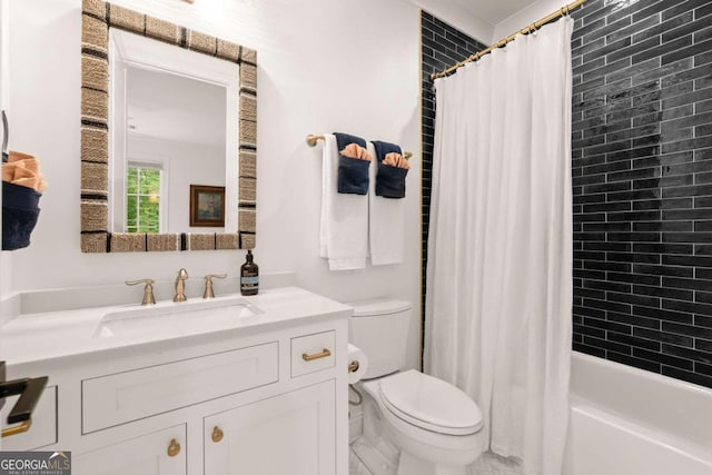 full bathroom featuring shower / tub combo with curtain, vanity, and toilet