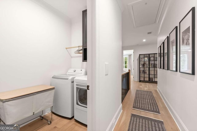 washroom with light wood-type flooring and independent washer and dryer