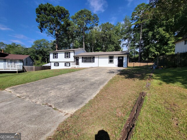 view of front of house with a front lawn