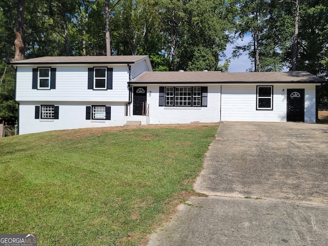 tri-level home with a front lawn