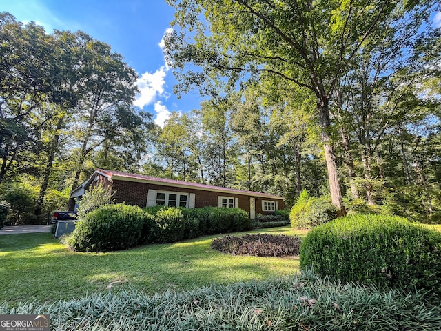 ranch-style house with a front lawn