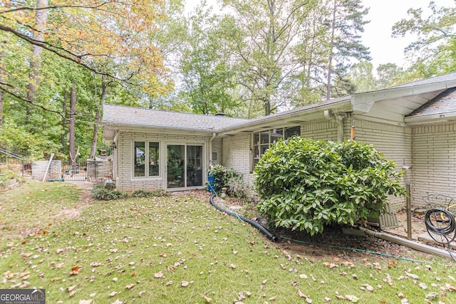 back of house featuring a yard