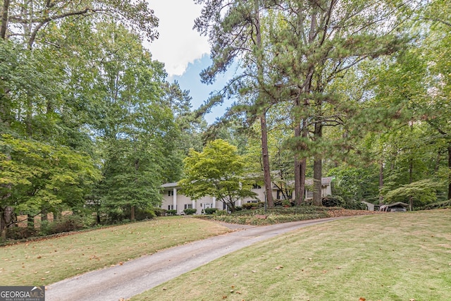 view of front of home featuring a front lawn