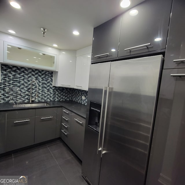 kitchen with sink, decorative backsplash, stainless steel fridge with ice dispenser, and white cabinets