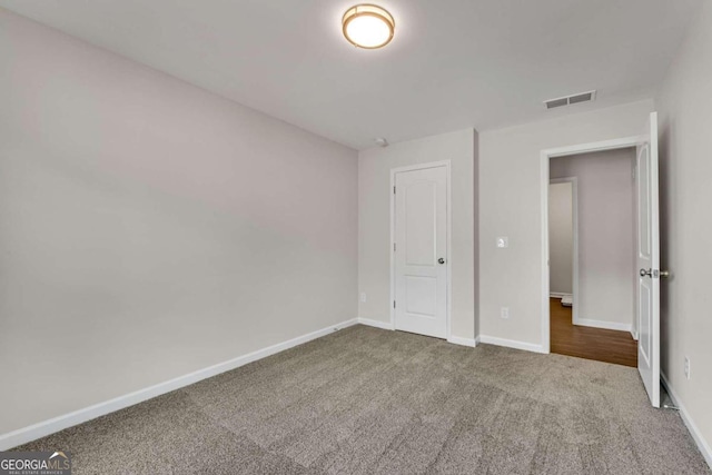 unfurnished bedroom with carpet floors