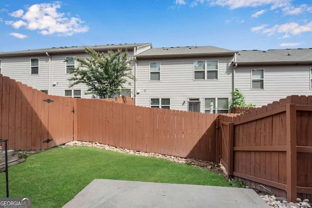 view of yard featuring a patio