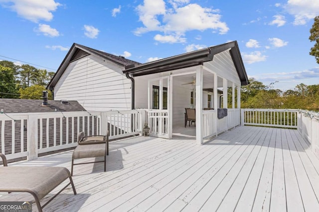 deck with ceiling fan