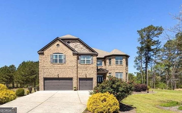 view of front of property featuring a front yard and a garage