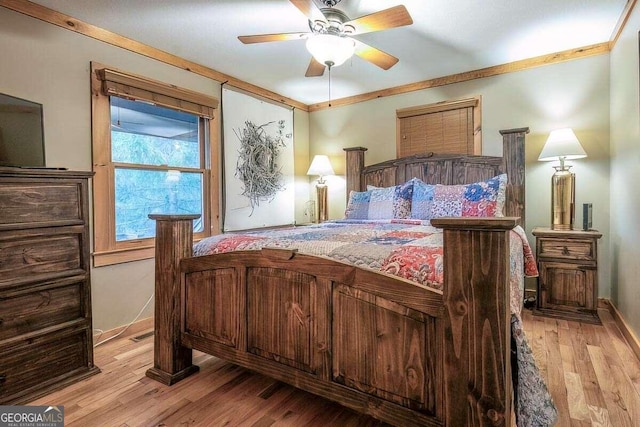 bedroom featuring light wood-style flooring, crown molding, baseboards, and ceiling fan
