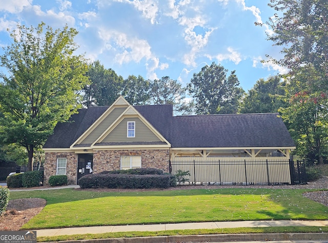 view of front facade featuring a front yard