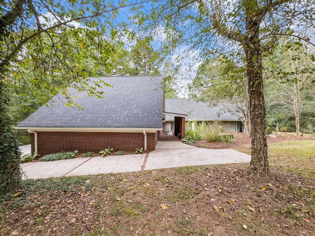 view of front of house featuring a carport