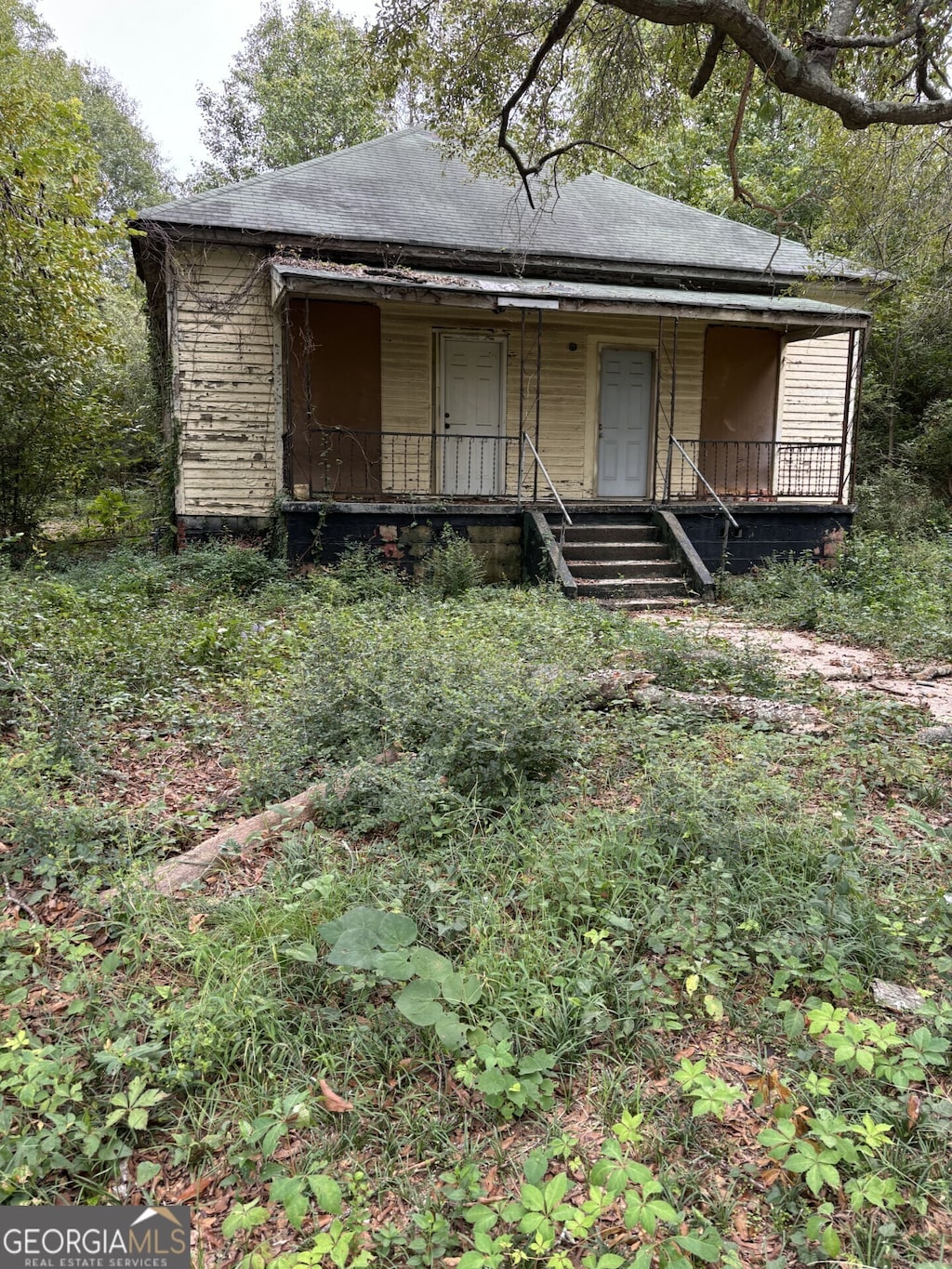 view of front of house featuring a porch