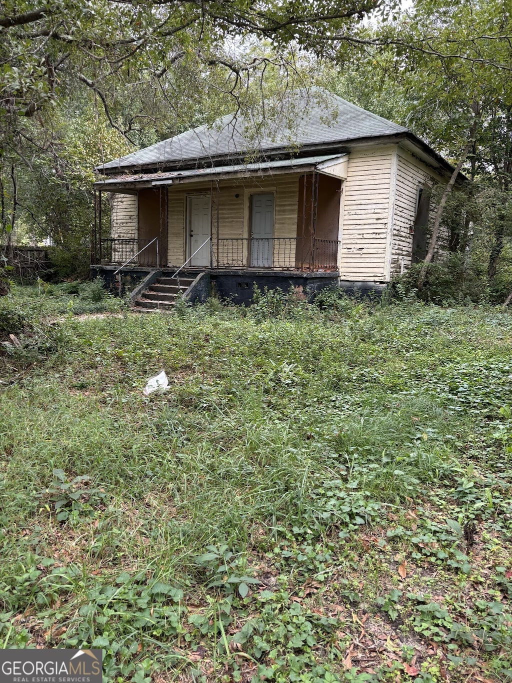 view of outdoor structure featuring covered porch