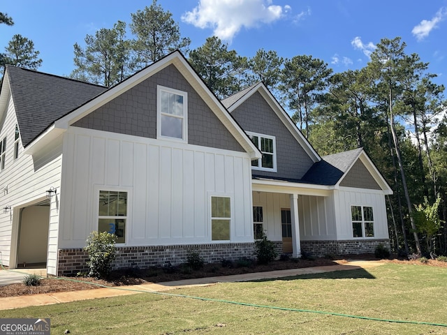 view of front of house with a garage and a front yard