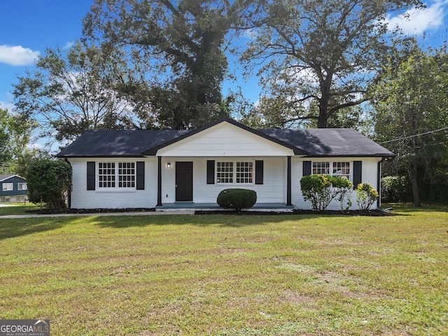 ranch-style house featuring a front lawn