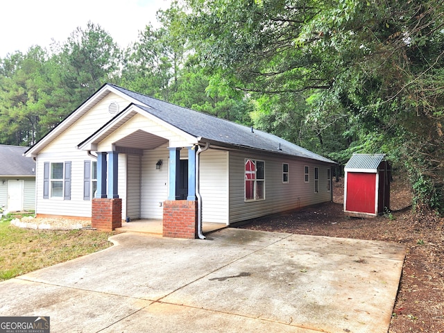 view of front of house featuring a shed