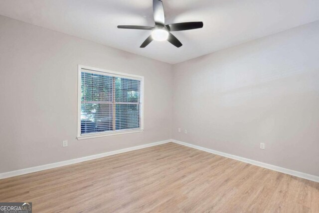 unfurnished room with light wood-type flooring and ceiling fan